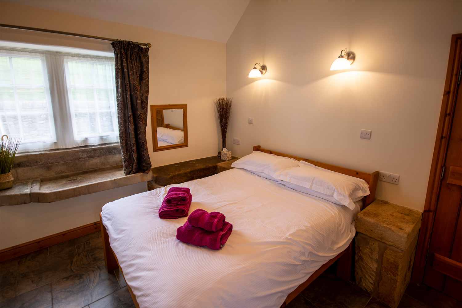 Lets-Go-Peak-District_Ashtree_Cottage_019 Dove Valley Peak District