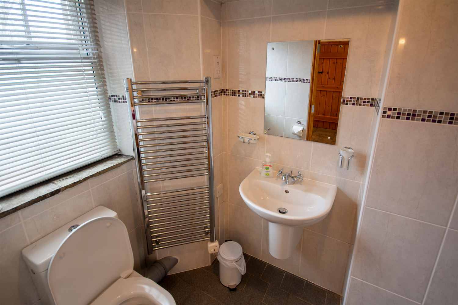 Lets-Go-Peak-District_Ashtree_Cottage_020